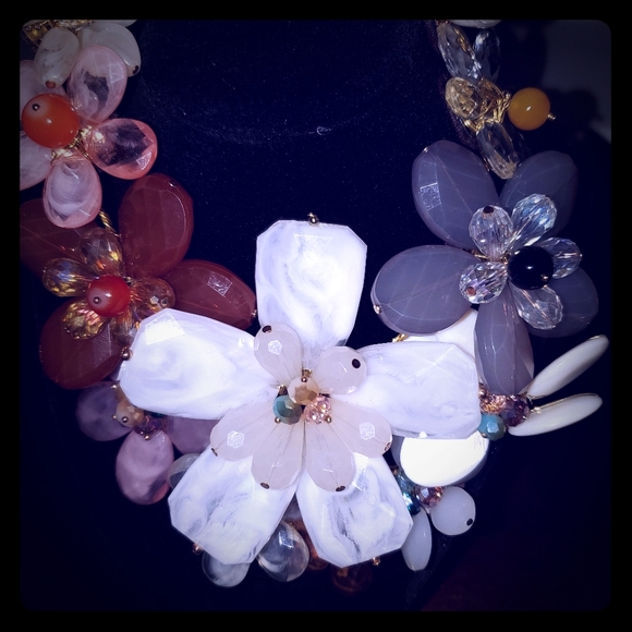 Statement Necklace - Picture 1 of 2